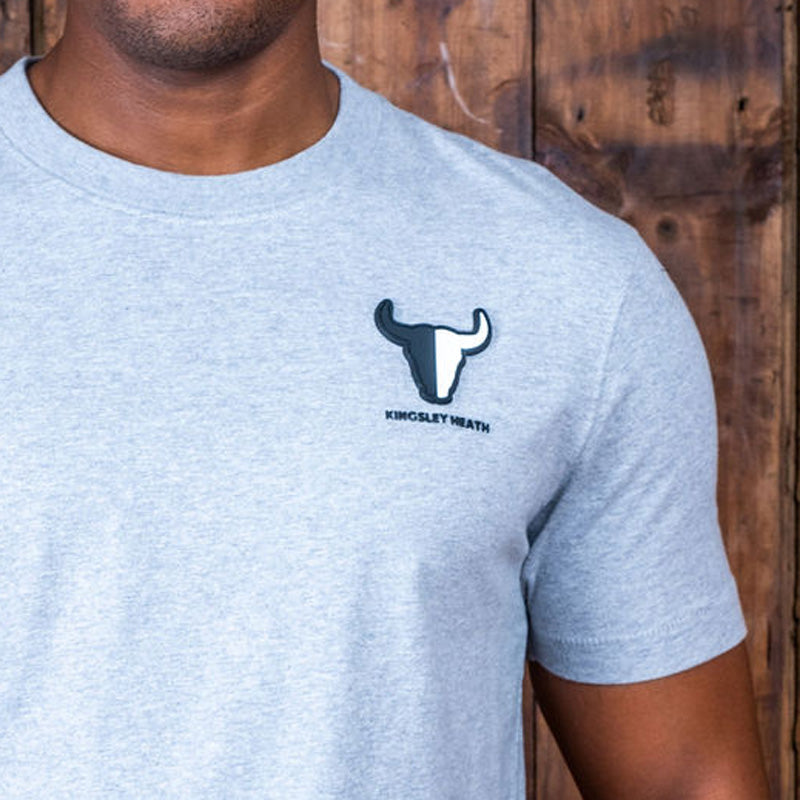 Contrast Skull Badge Crew Tee Vervet - Men's T-shirt with skull badge design, featuring contrasting colors, by the brand Vervet.