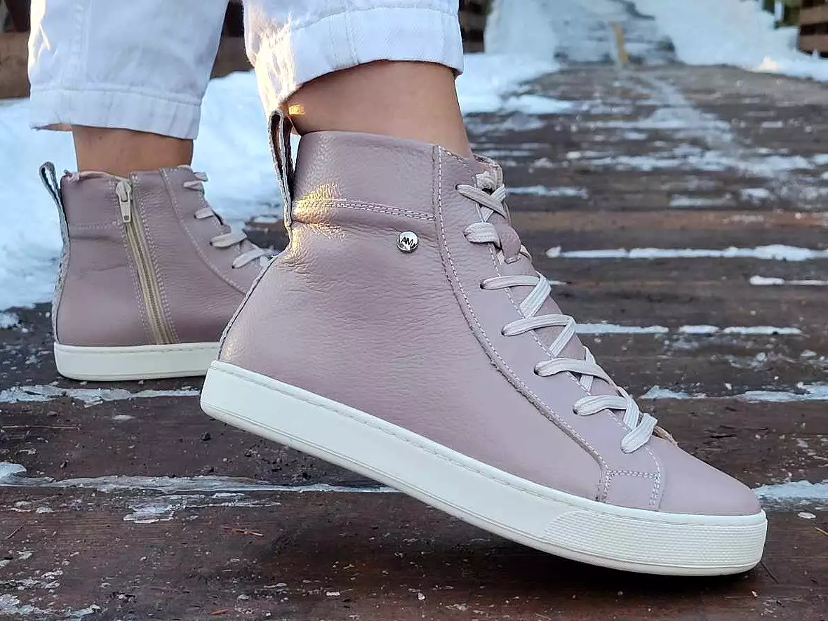 Moka Leather high top shoe