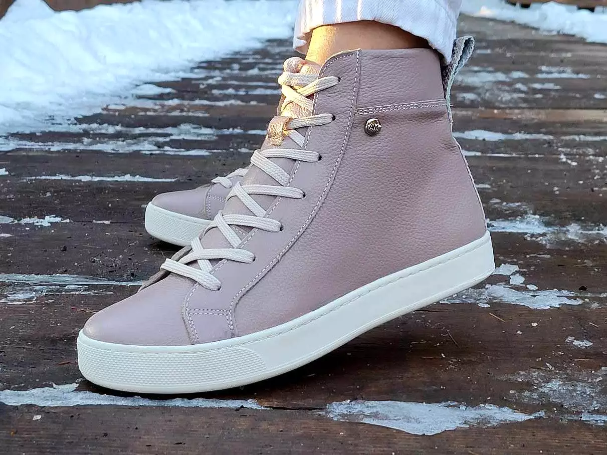 Moka Leather high top shoe