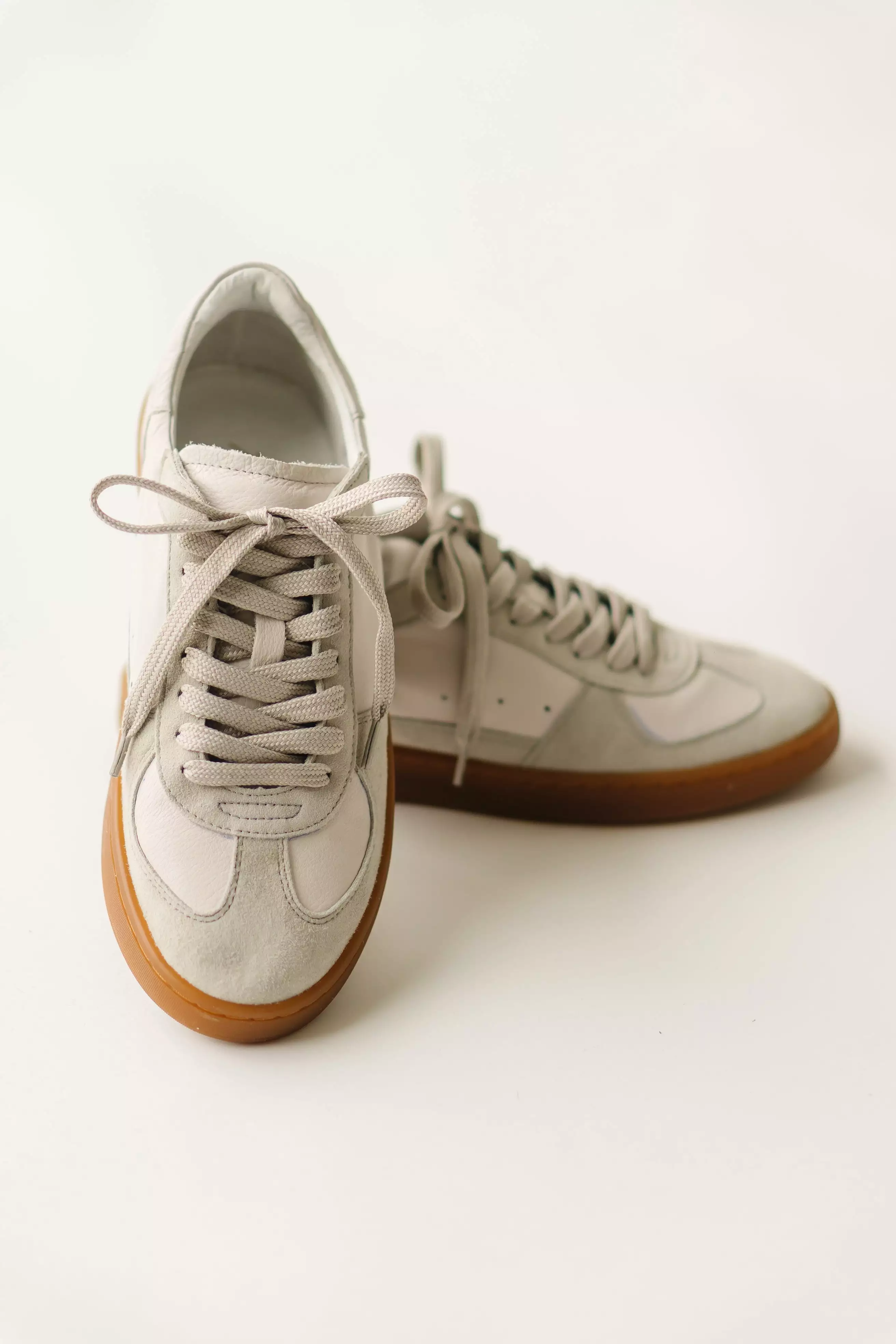 Monty Low Top Sneaker - Taupe.