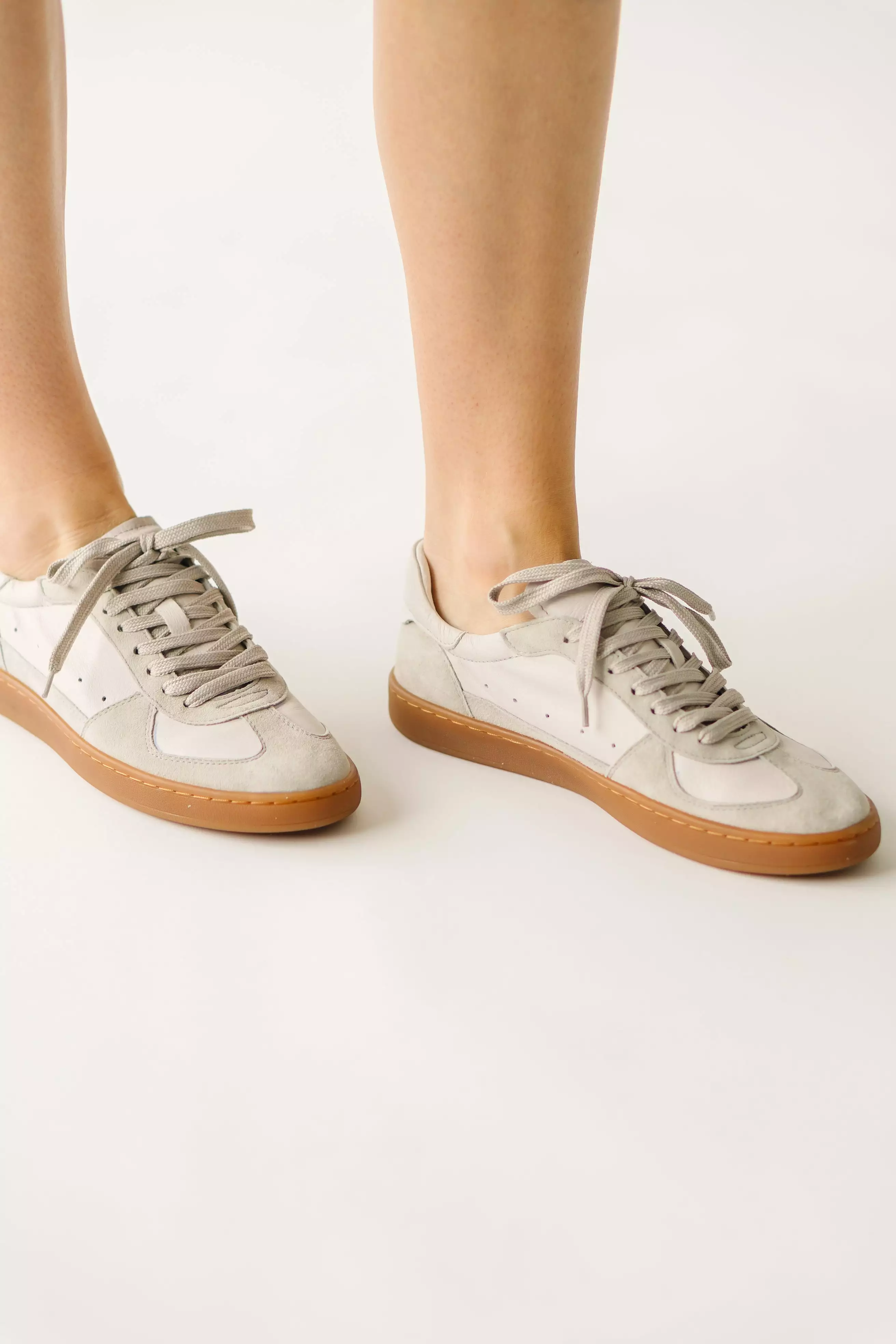 Monty Low Top Sneaker - Taupe.