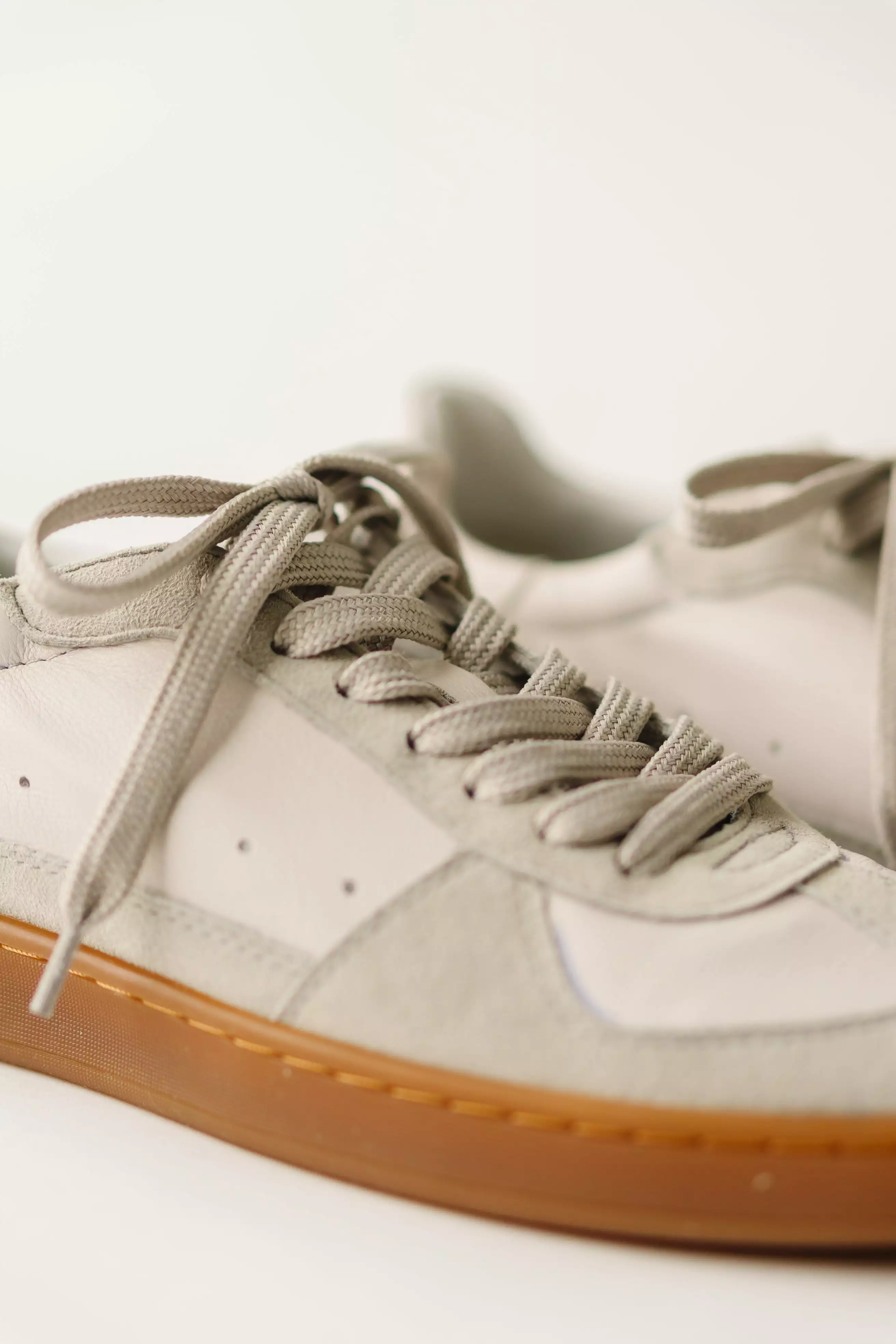 Monty Low Top Sneaker - Taupe.